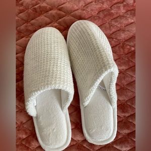 Pottery Barn sweater slippers, pale gray, size 7-8